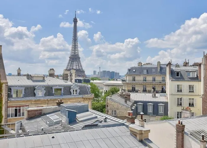 Studio With A Panoramic View Of The Eiffel Tower