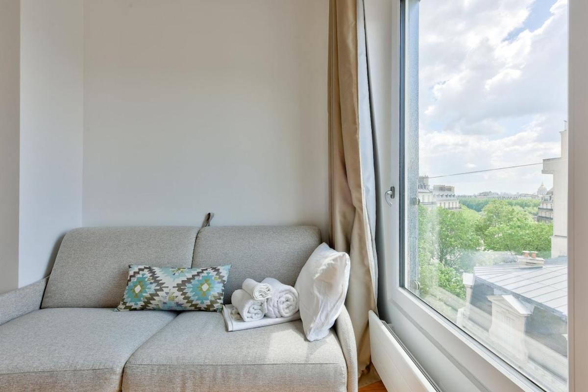 With A Panoramic View Of The Eiffel Tower *